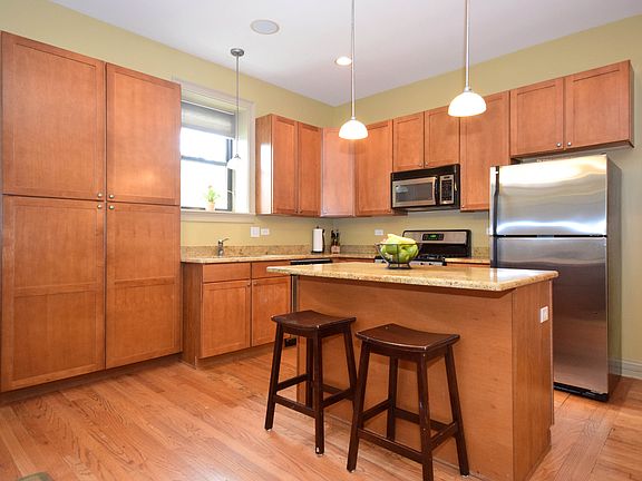5th image of 3508 N Greenview Ave #1