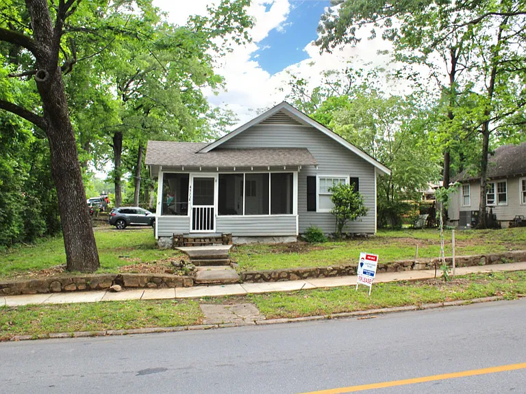 4522 Lee Ave — Photo 2