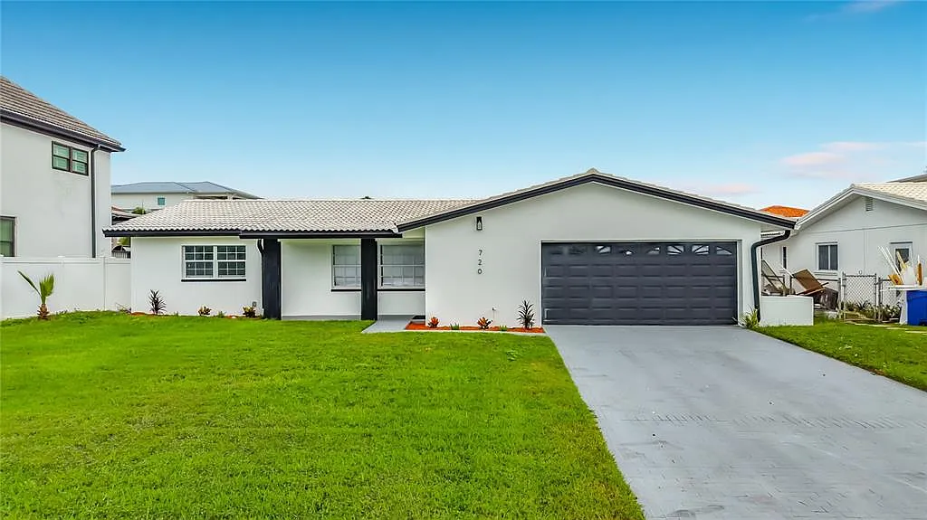 3 bed, 2.0 bath, 1889 sqft, $5,800 — Photo 1