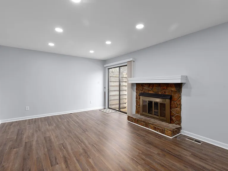 5702 Three Oaks Dr — Photo 6
