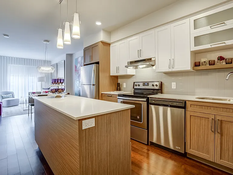 460 Saint Laurent Blvd — Photo 43