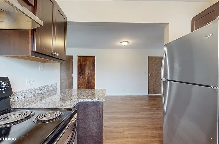 29W542 Country Ridge Dr #F — Photo 3