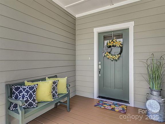 2nd image of 250 Leyland Cir