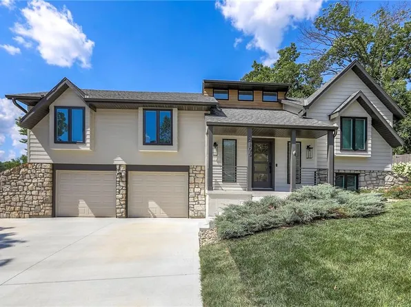 2105 SW Brookshire Dr, Blue Springs, MO 64015