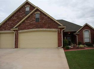 2636 6th St, Moore, OK 73160