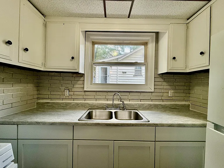 248 Derby St — Photo 11