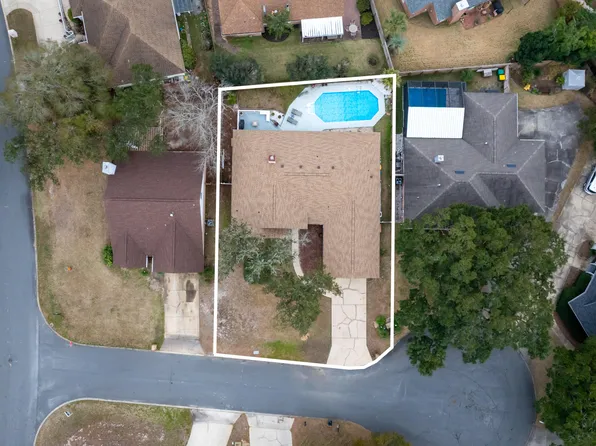 2810 Lee Trevino Ct, Shalimar, FL 32579