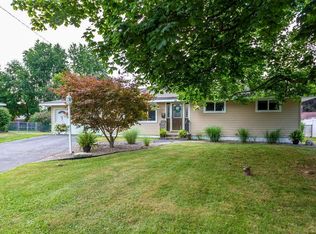 30 Bevell Ln, North Syracuse, NY 13212