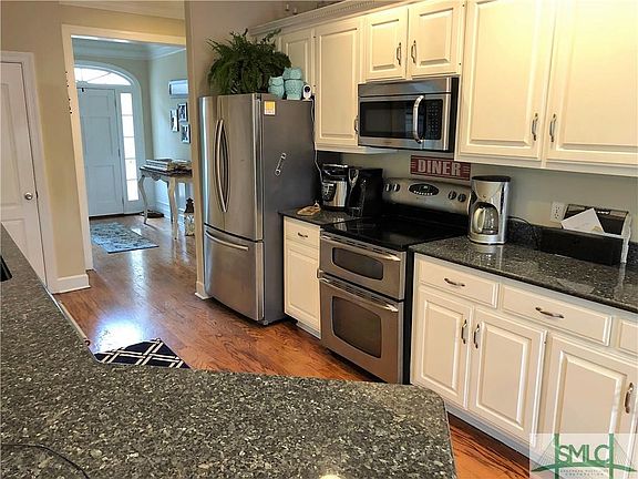 3rd image of 9 Myrtlewood Dr