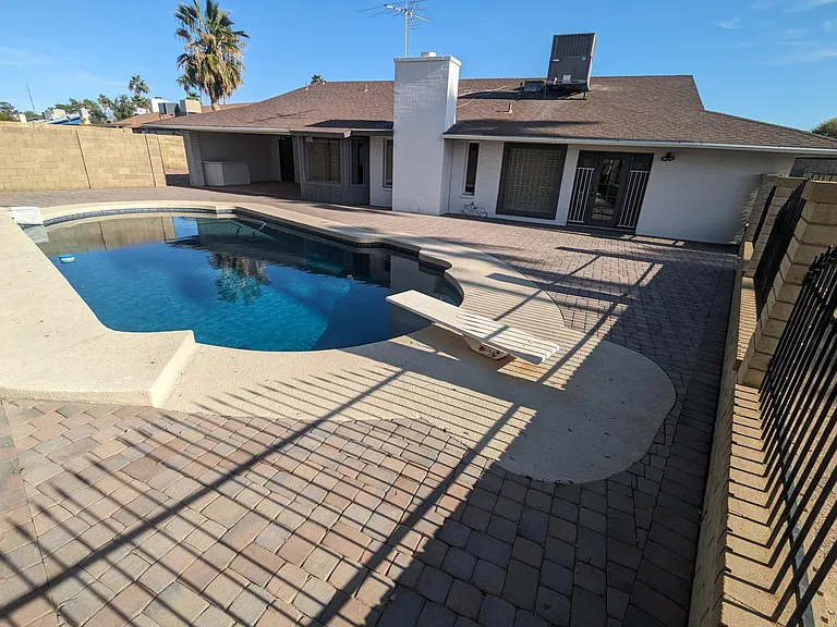Diving pool