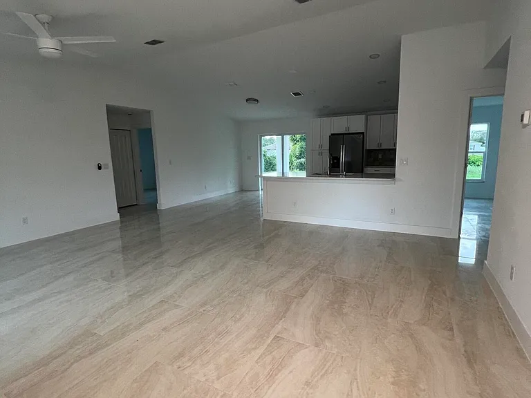 1625 Waneta St SE — Photo 3