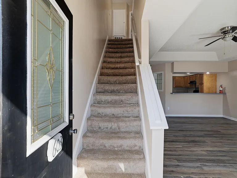 Sterling Pointe Apartments — Photo 32