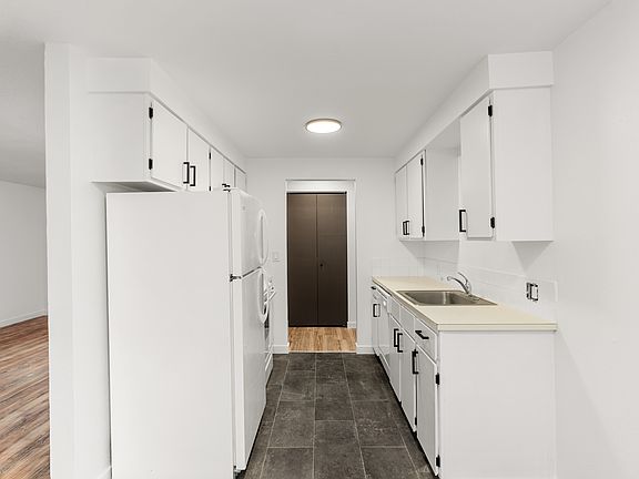 5th image of 807 E Park Ave #19