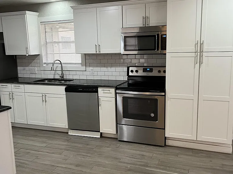 2306 NE Village Dr — Photo 7