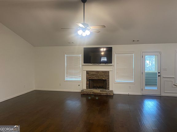 4th image of 105 Harlan Trce