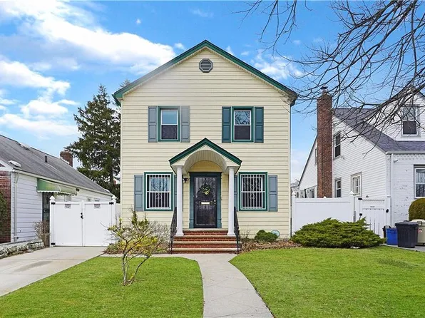 4608 196th St, Flushing, NY 11358