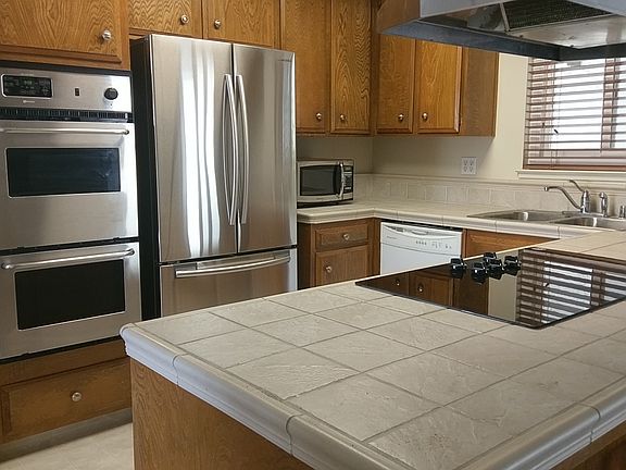 3rd image of 4105 Woodford Dr