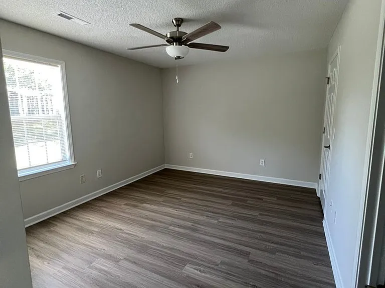 122 Springwood Ln — Photo 8