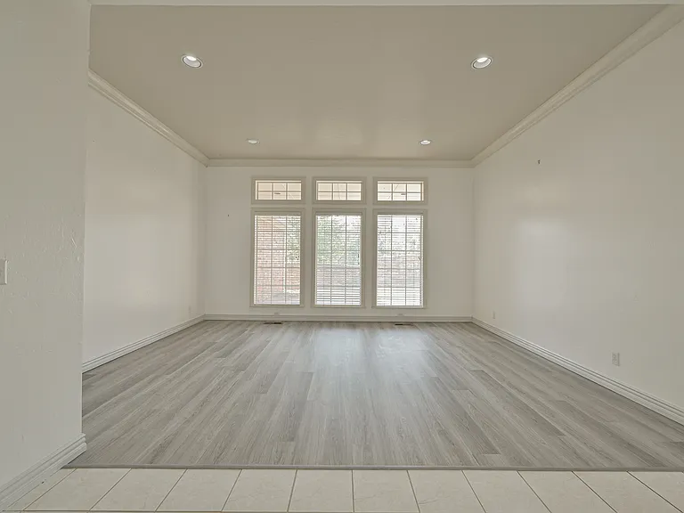 2424 Ashebury Way — Photo 8