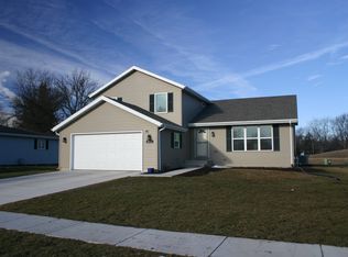 211 Arrowhead Dr, Minooka, IL 60447