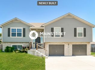500 NE 191st Ter, Smithville, MO 64089