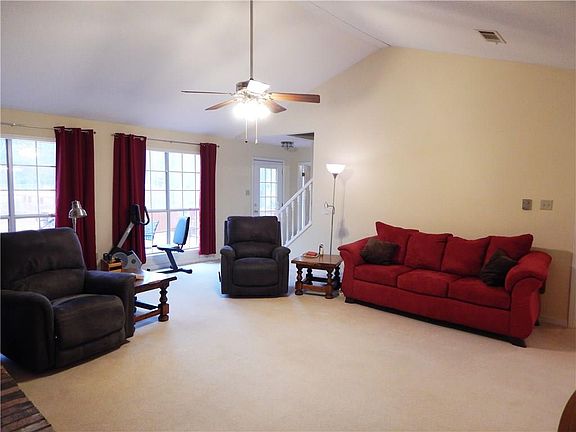 5th image of 157 Northwood Ln
