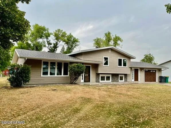 704 E Caledonia Ave, Hillsboro, ND 58045