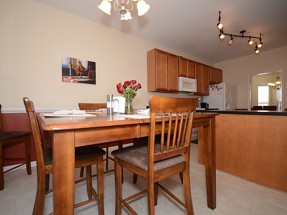 Eat-in Kitchen