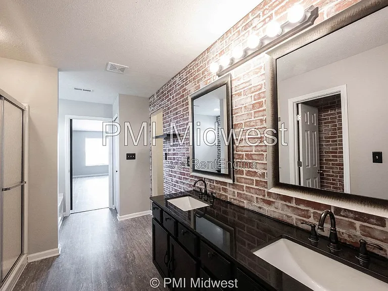 2526 Copper Hill Dr — Photo 40