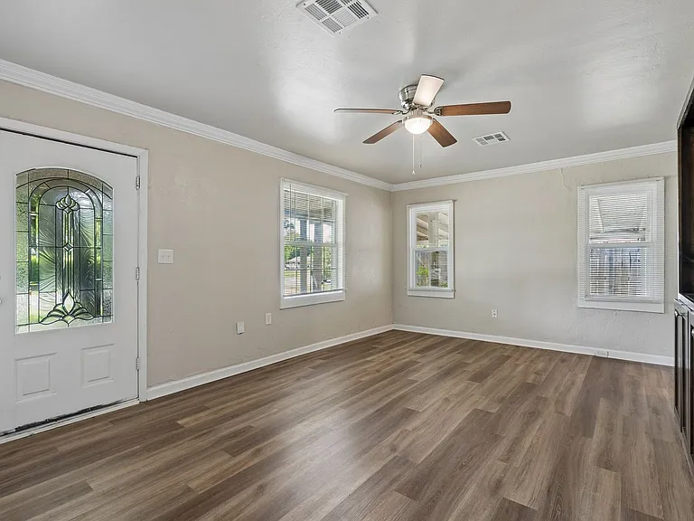 510 N Marshall Dr — Photo 2