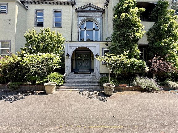 3rd image of 1249 Rockland Ave #9