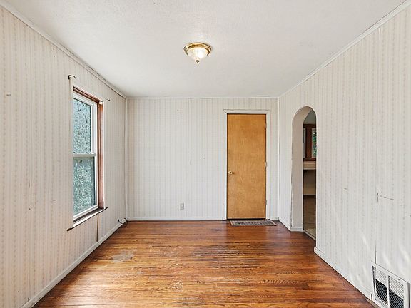 4th image of 607 Mechanic St
