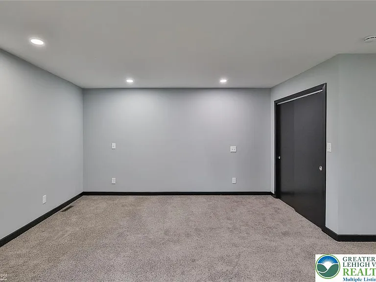 4410 Circle Dr — Photo 31
