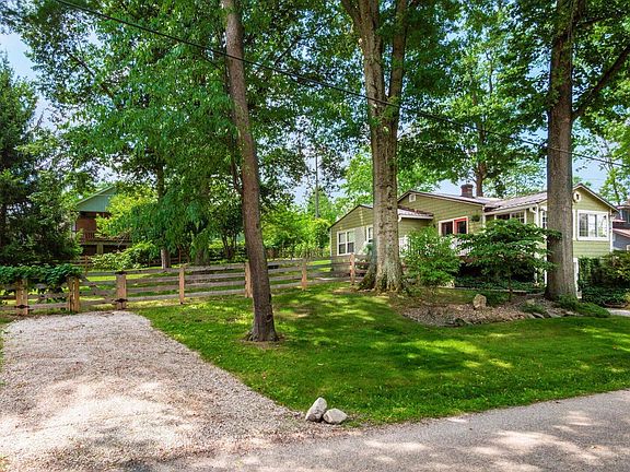 3rd image of 5345 Orchid Dr NE