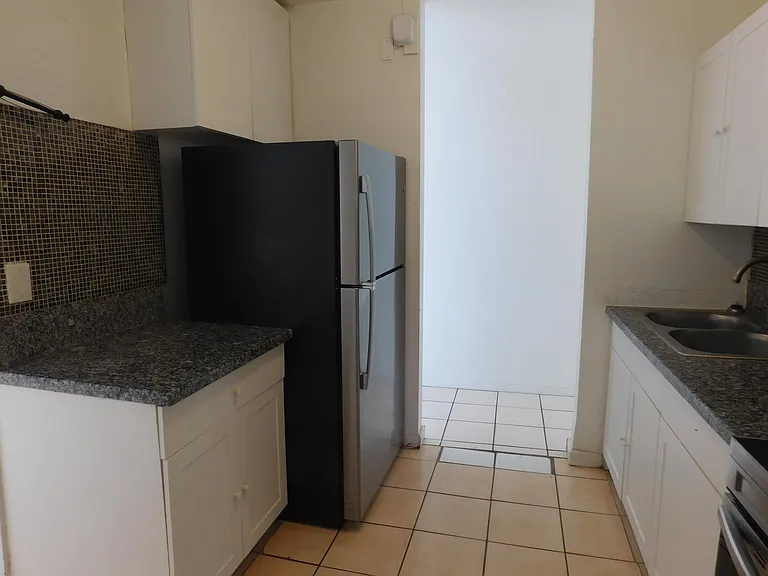 435 NW 30th Ave — Photo 9