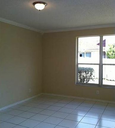 3rd image of 887 NW 133rd Ave
