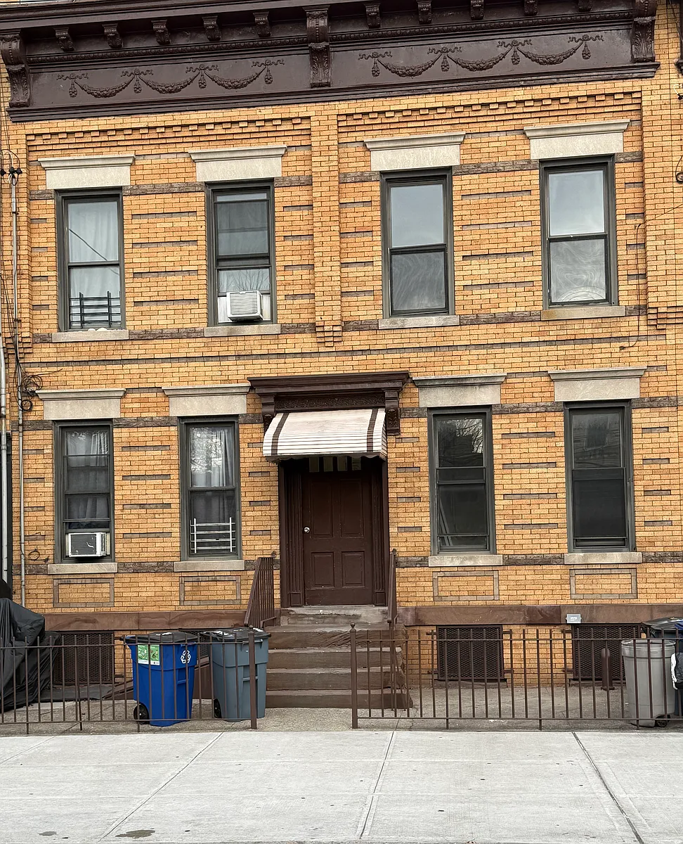 Building Photo - 64-33 Cooper Ave #2R