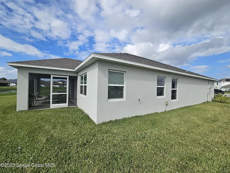 586 Cooper Ct SW — Photo 6