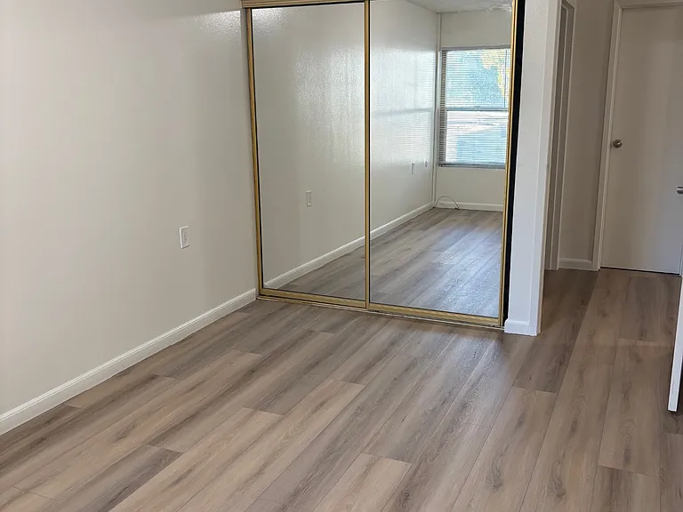 Reflections at Wyandotte — Photo 9