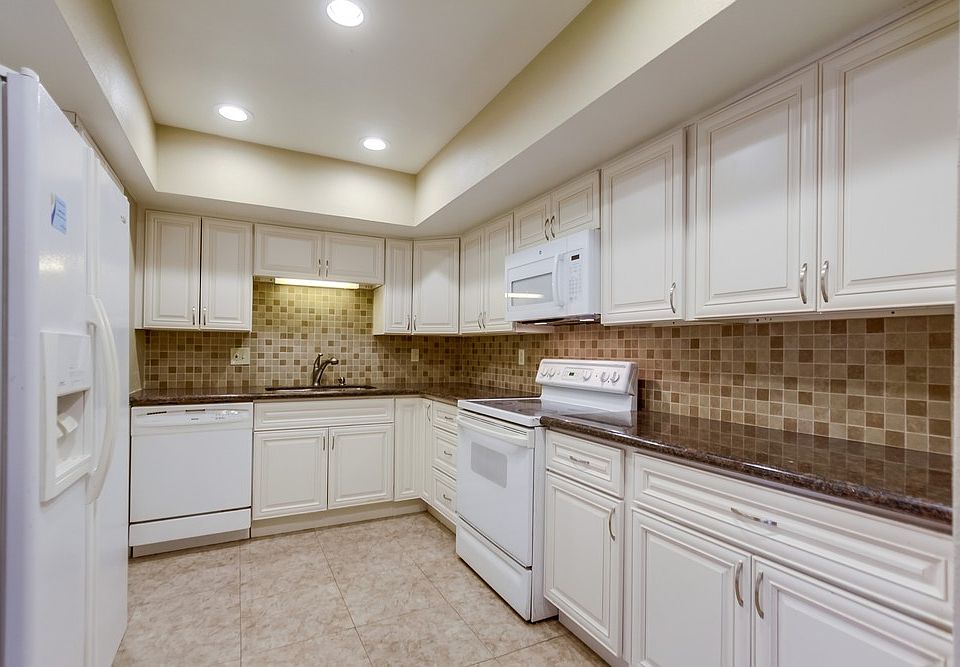 2nd image of 4900 Rosehedge Dr APT 215