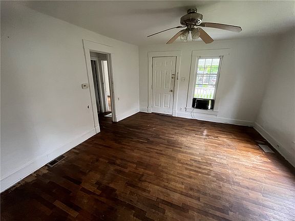 3rd image of 332 W Tyler Ave