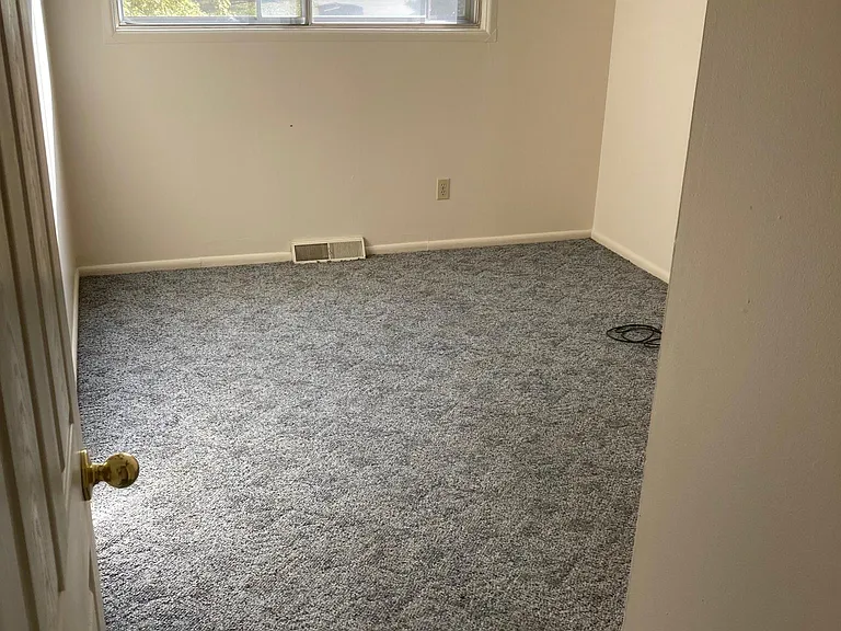903 W Maple St — Photo 8