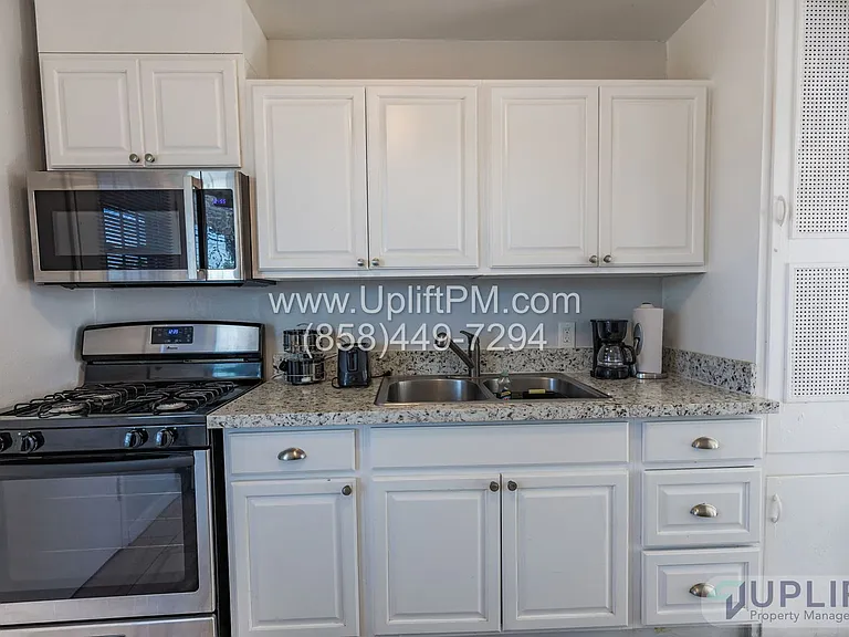 4831 Castle Ave — Photo 14