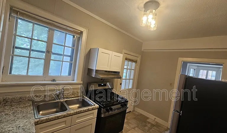 6827 Melrose Ave — Photo 2