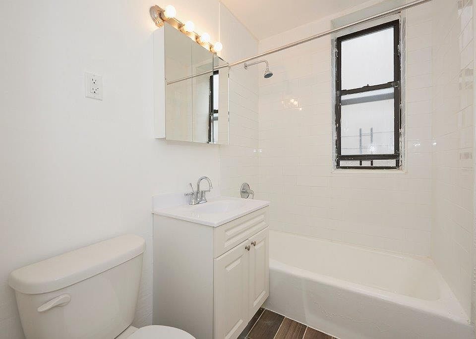 1st image of 922 Bronx Park S APT 1A