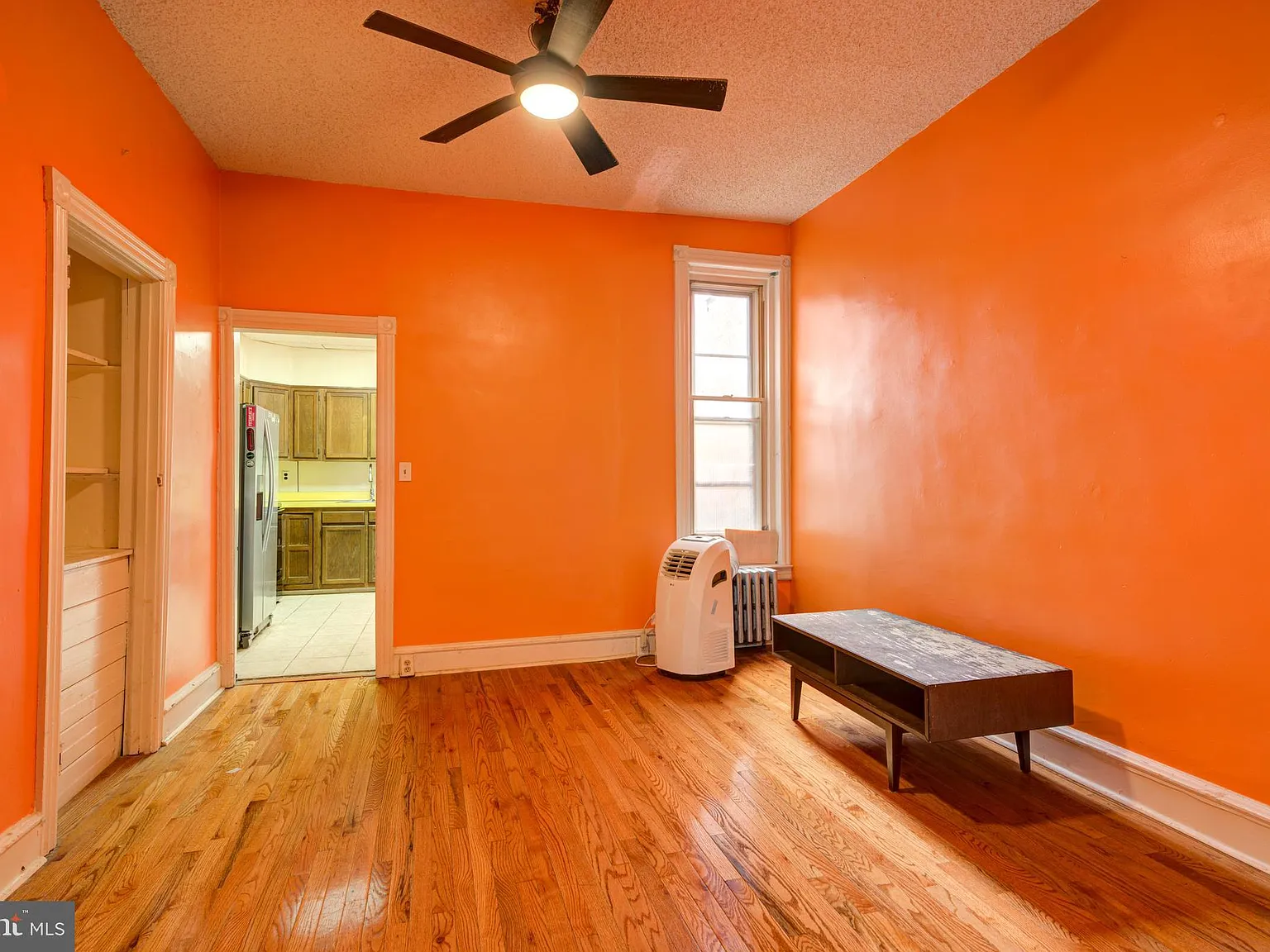 3 bed, 2.0 bath, 1350 sqft, $2,400 — Photo 3