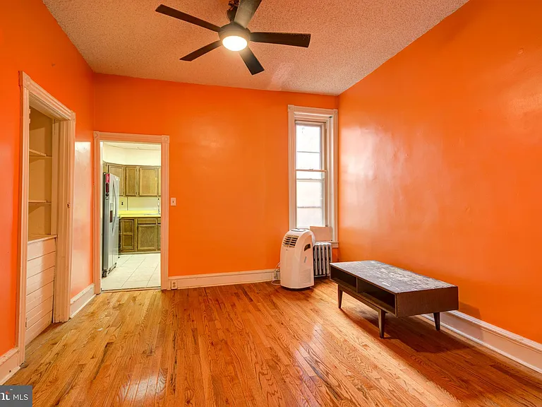231 E Sydney St — Photo 3