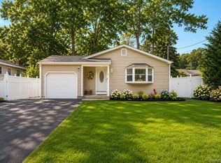 22 Babylon Dr, Sound Beach, NY 11789