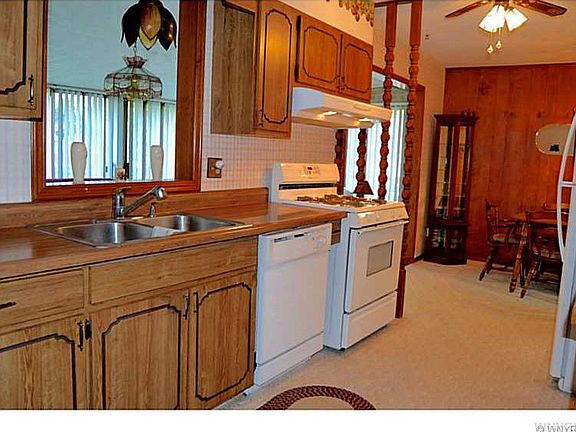 4th image of 15 Lynbrook Dr