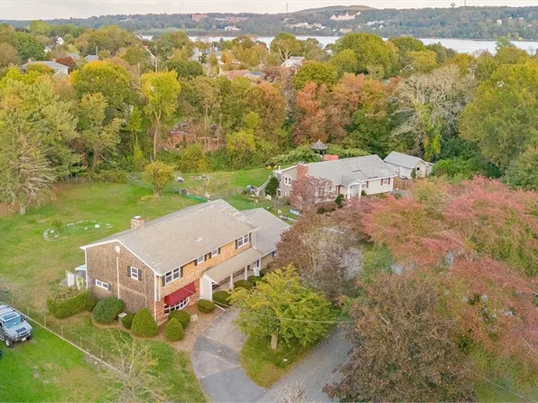 74 Hawthorne St, Somerset, MA 02726